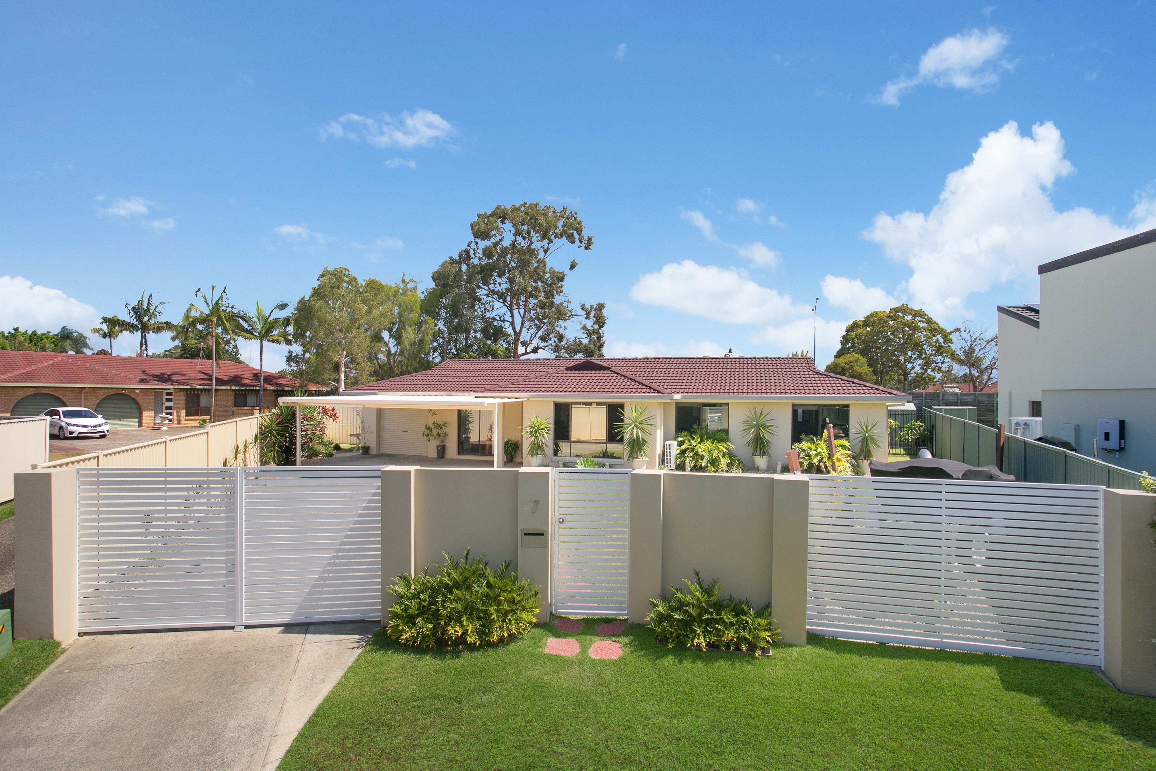 7 Tirau Place, Broadbeach Waters QLD 4218