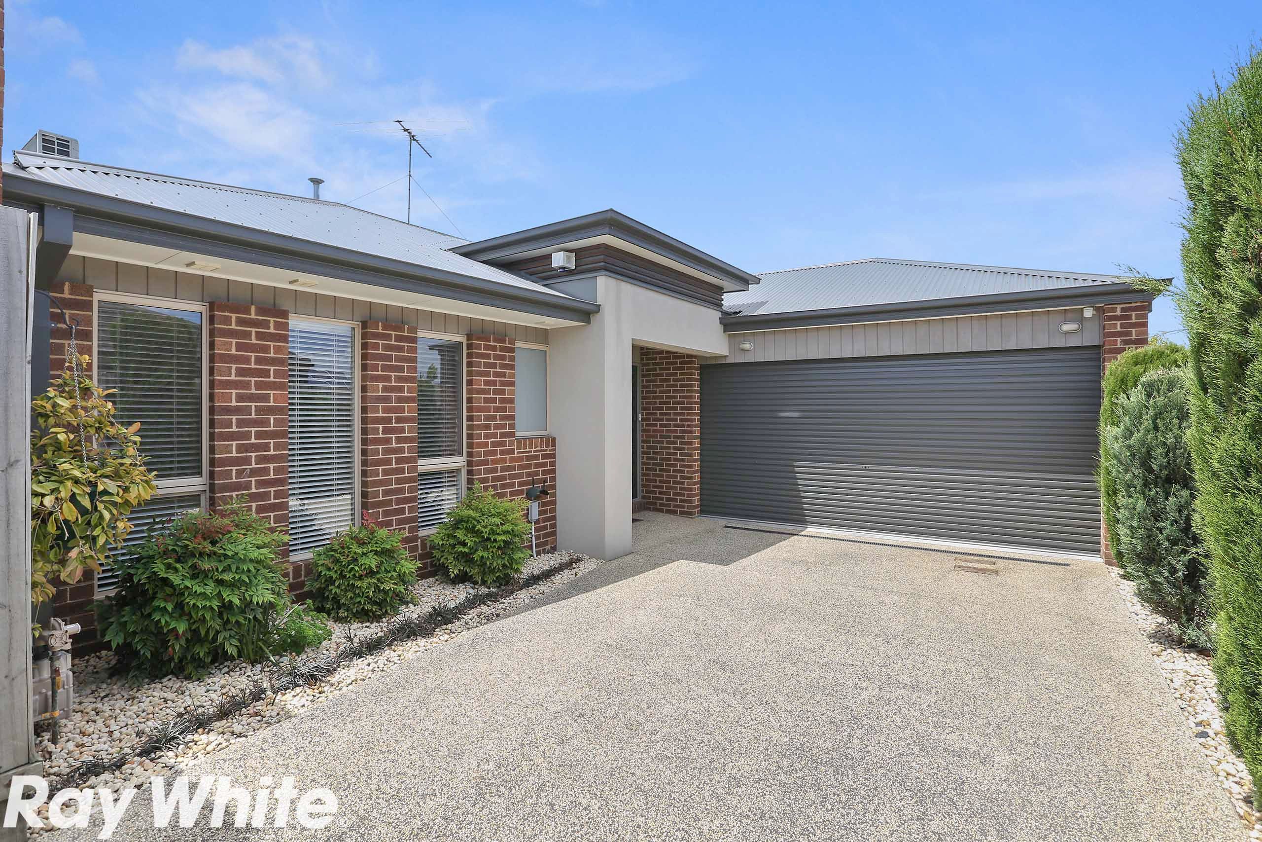 2/40 Molesworth Drive, Highton, VIC 3216