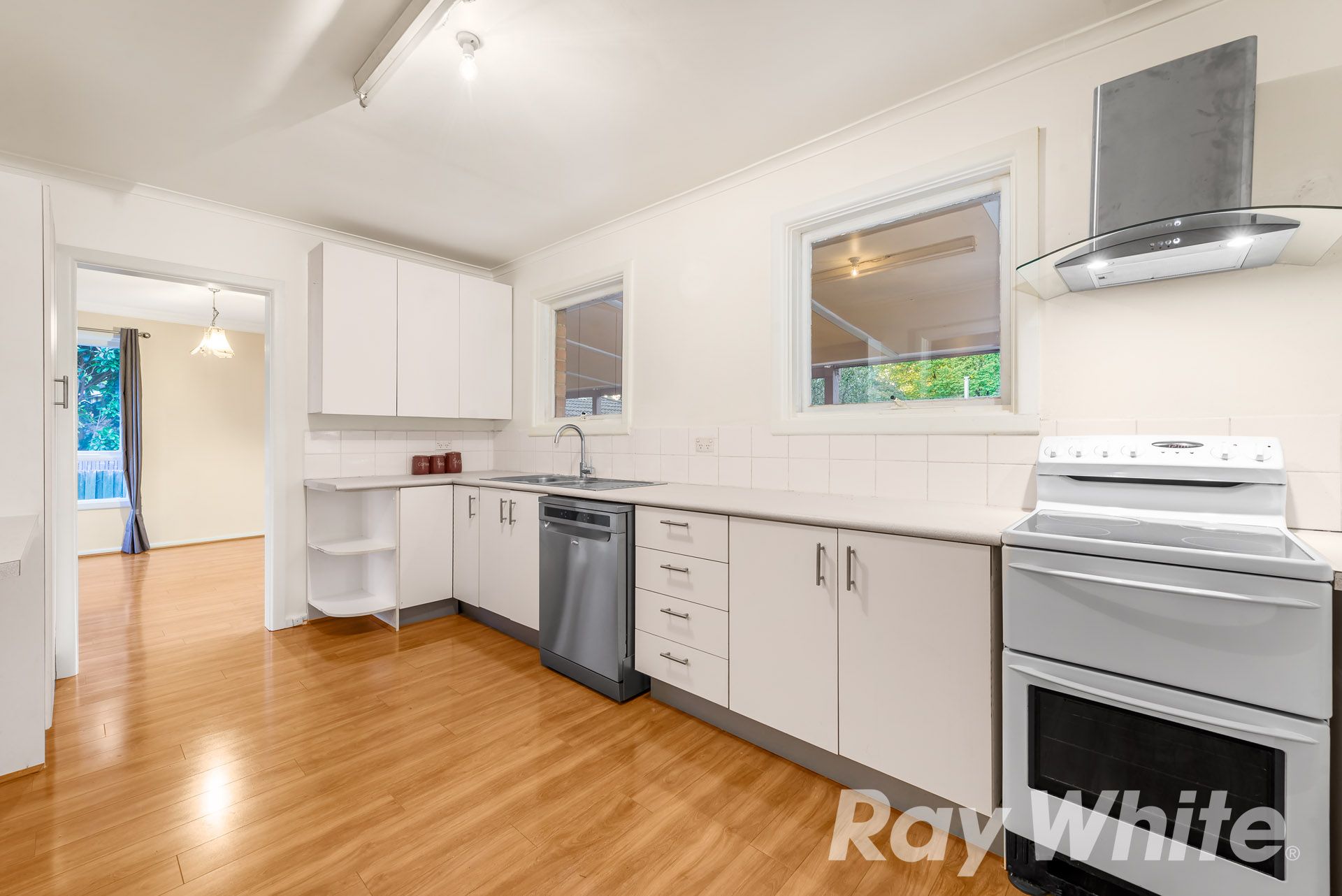 62 Robinlee Avenue, Burwood East, VIC 3151