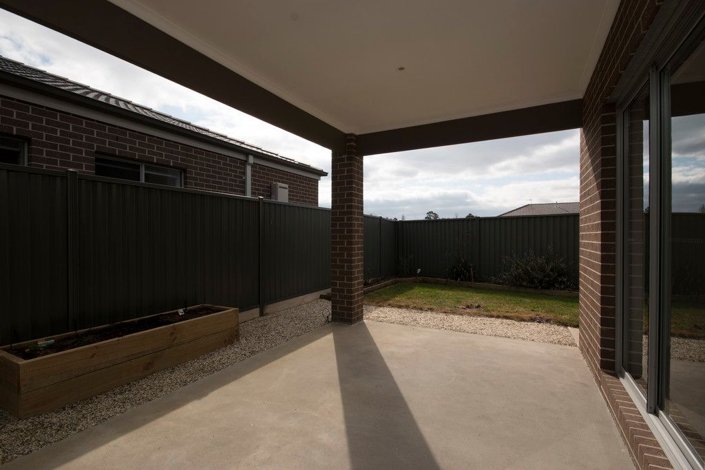 2 Rindle Close, Delacombe, VIC 3356