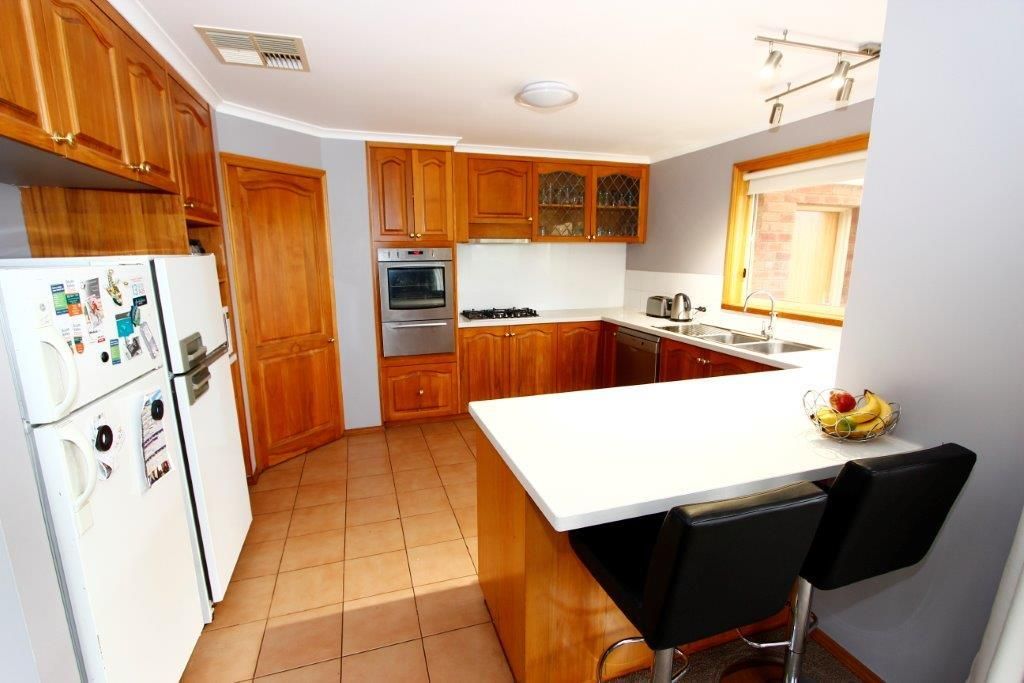 8 Binbrook Court, Highton, VIC 3216