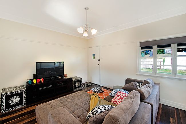 29 Brooks Street, CAMP HILL, QLD 4152
