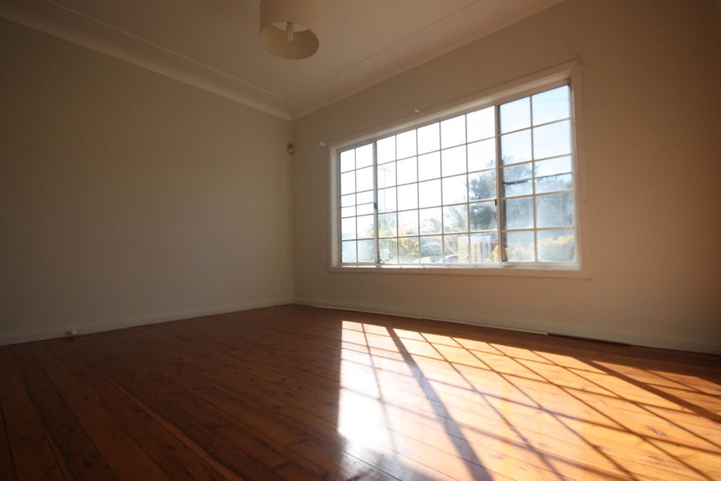 39 Hoddle Avenue, Campbelltown, NSW 2560