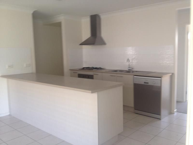 14 Hallvard Crescent, Augustine Heights, QLD 4300