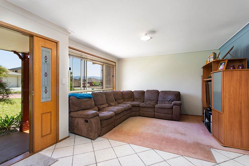 4 Downes Drive, Albion Park, NSW 2527