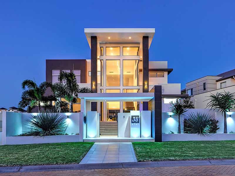 38 Royal Albert Crescent, Sovereign Islands QLD 4216