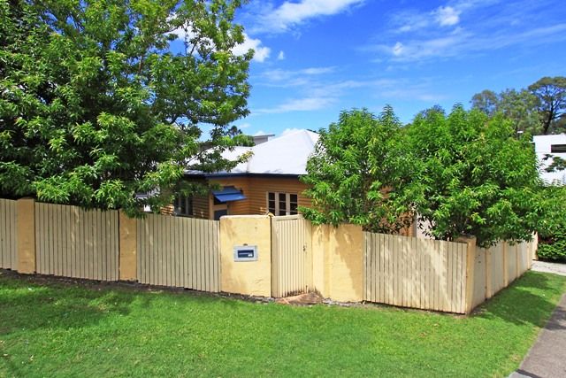 52 Wilston Road (corner of Erneton St), Newmarket, QLD 4051