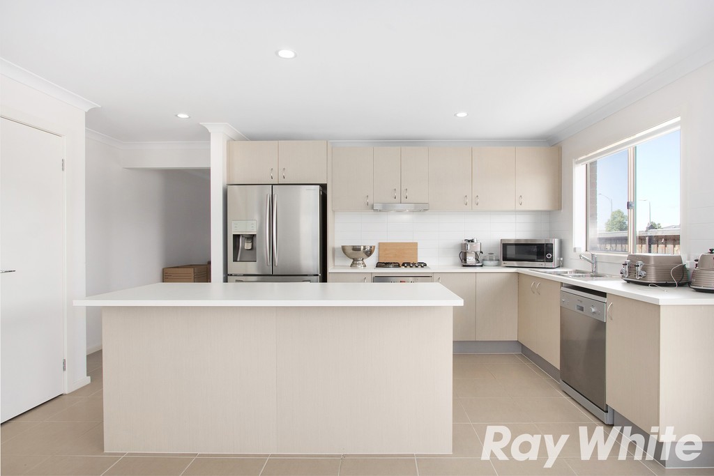 3 Glenelg Street, Clyde North, VIC 3978