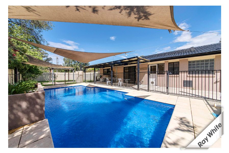 2 Bloxham Street, Charnwood ACT 2615