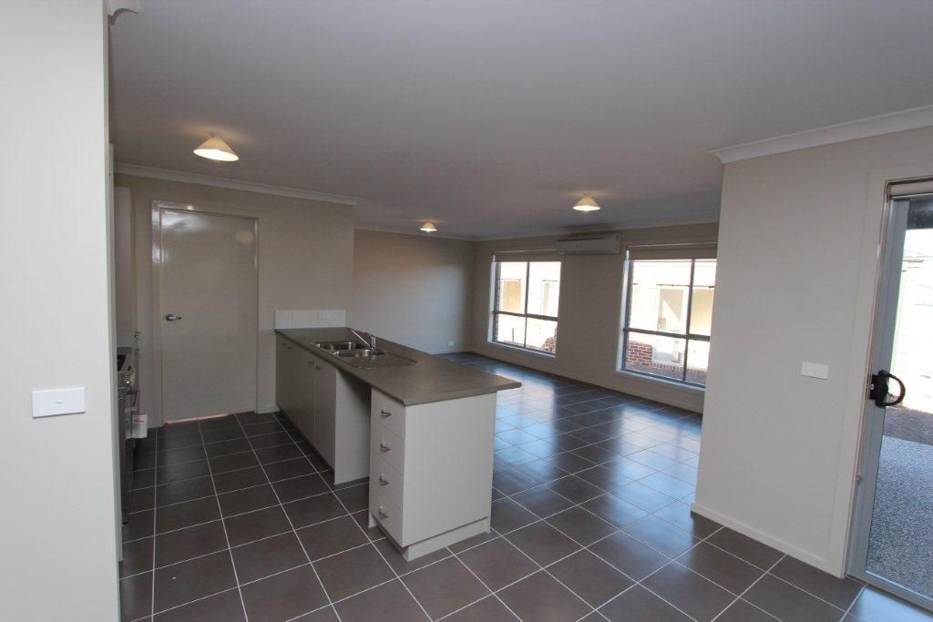 18 Tree Street, Waurn Ponds, VIC 3216