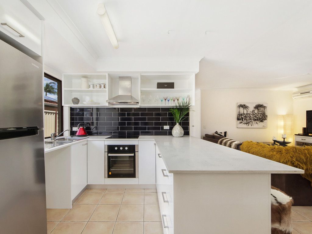 2/34 Botanical Drive, Labrador, QLD 4215
