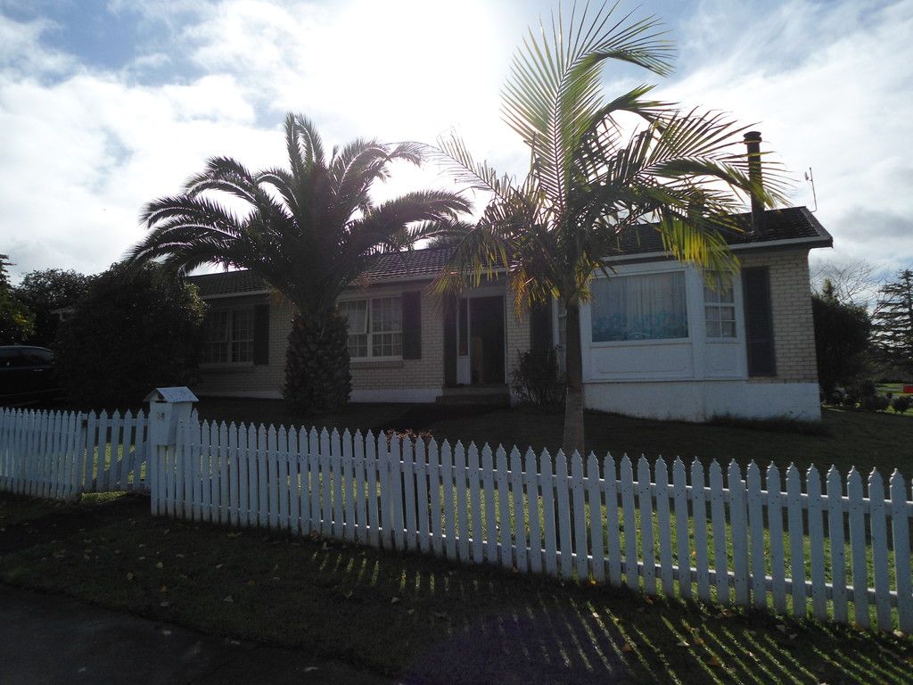24 Whiteacres Drive, Sunnyhills, Manukau City