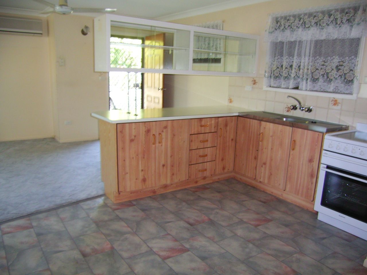 2/223 Upper Dawson, ALLENSTOWN, QLD 4700