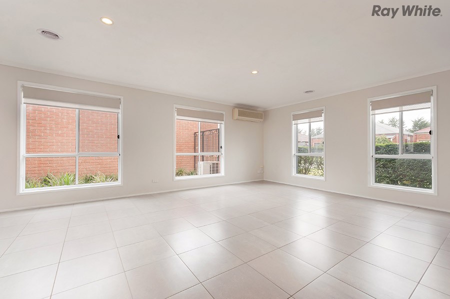 19 Dickerson Way, Caroline Springs, VIC 3023