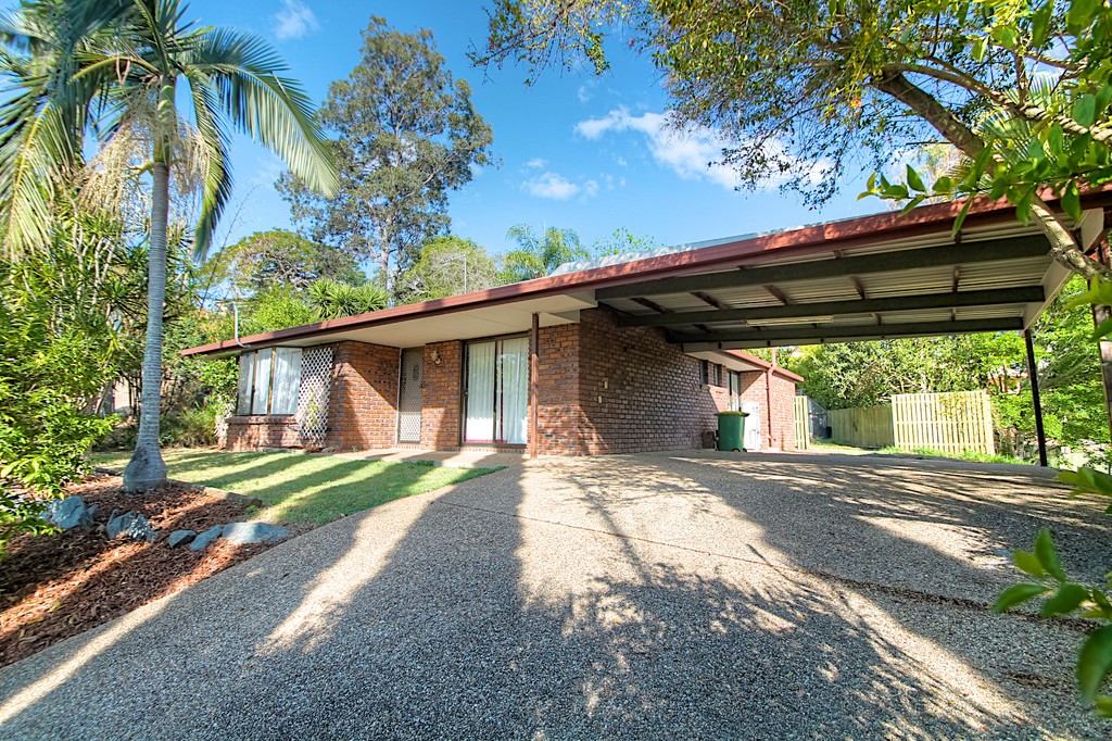 13 Pitceathly Street, Bundamba, QLD 4304