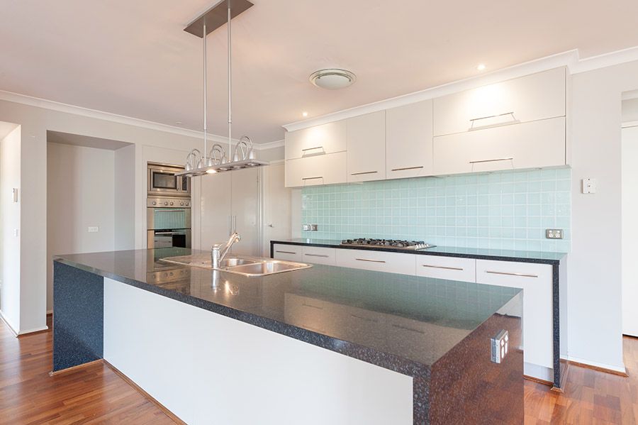 8 Kinloch Grove, Greenvale, VIC 3059