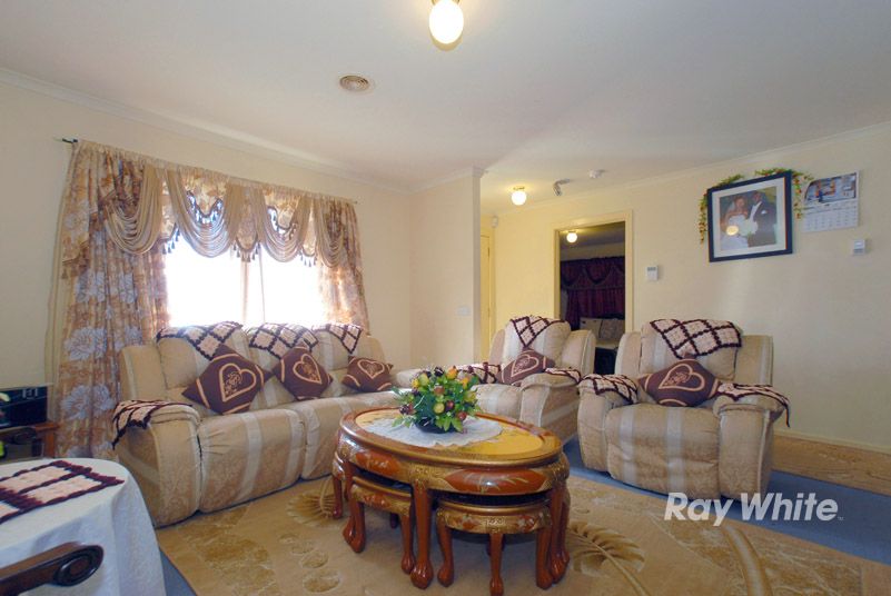 6 Gowrie Place, CRANBOURNE WEST, VIC 3977