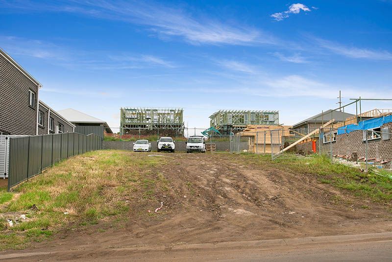 37 Elizabeth Circuit, Flinders, NSW 2529
