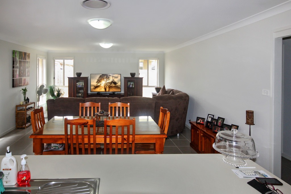 6 Mitten Street, Elderslie, NSW 2570