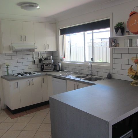 4 Hillock Avenue, East Albury, NSW 2640