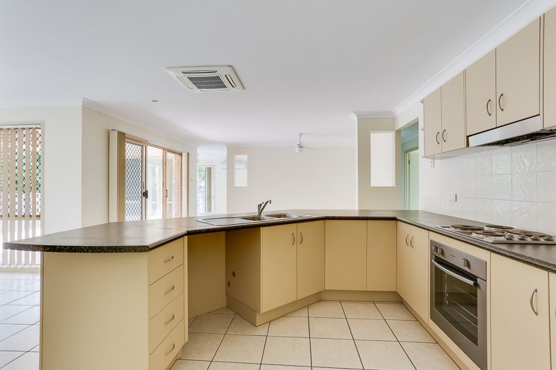 13 Parkside Place, Forest Lake, QLD 4078