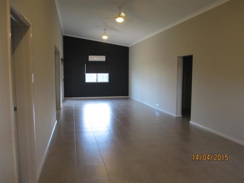 19 Jadura Crescent, Baynton, WA 6714