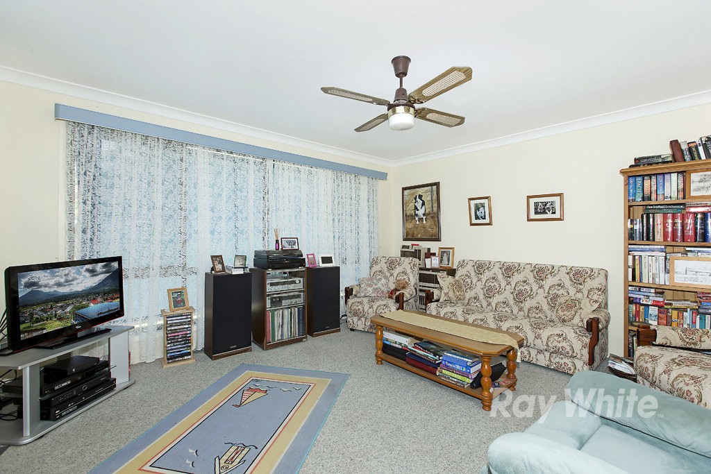 16 Wyera Crescent, Carey Bay, NSW 2283