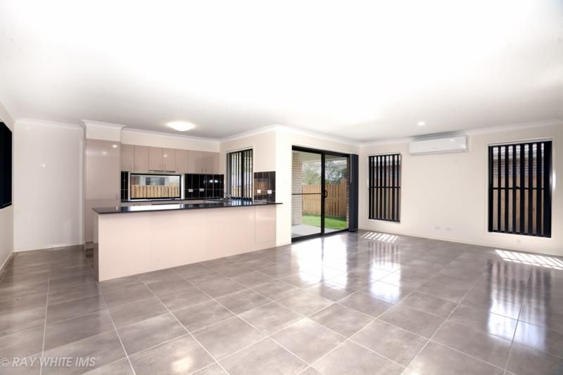32 Hollyoak Crescent, Pimpama, QLD 4209