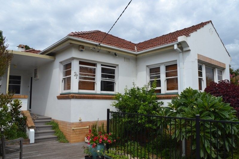 27 Rowland Avenue, Wollongong, NSW 2500