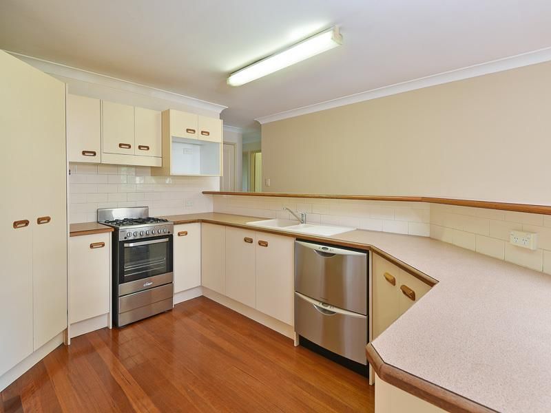 8 Woodvale Court, Everton Hills, QLD 4053