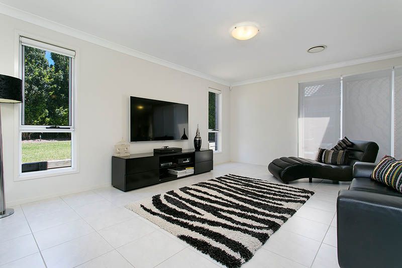 5 Bendoura Crescent, Flinders, NSW 2529