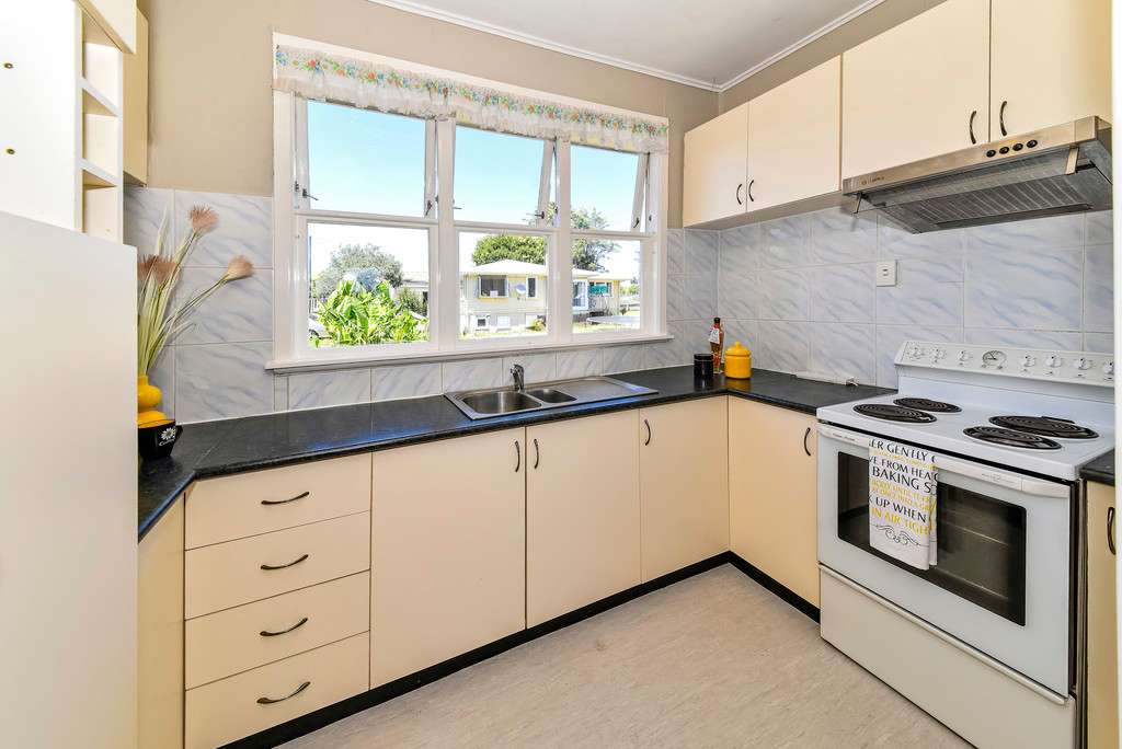 101B Luke Street East photo 2