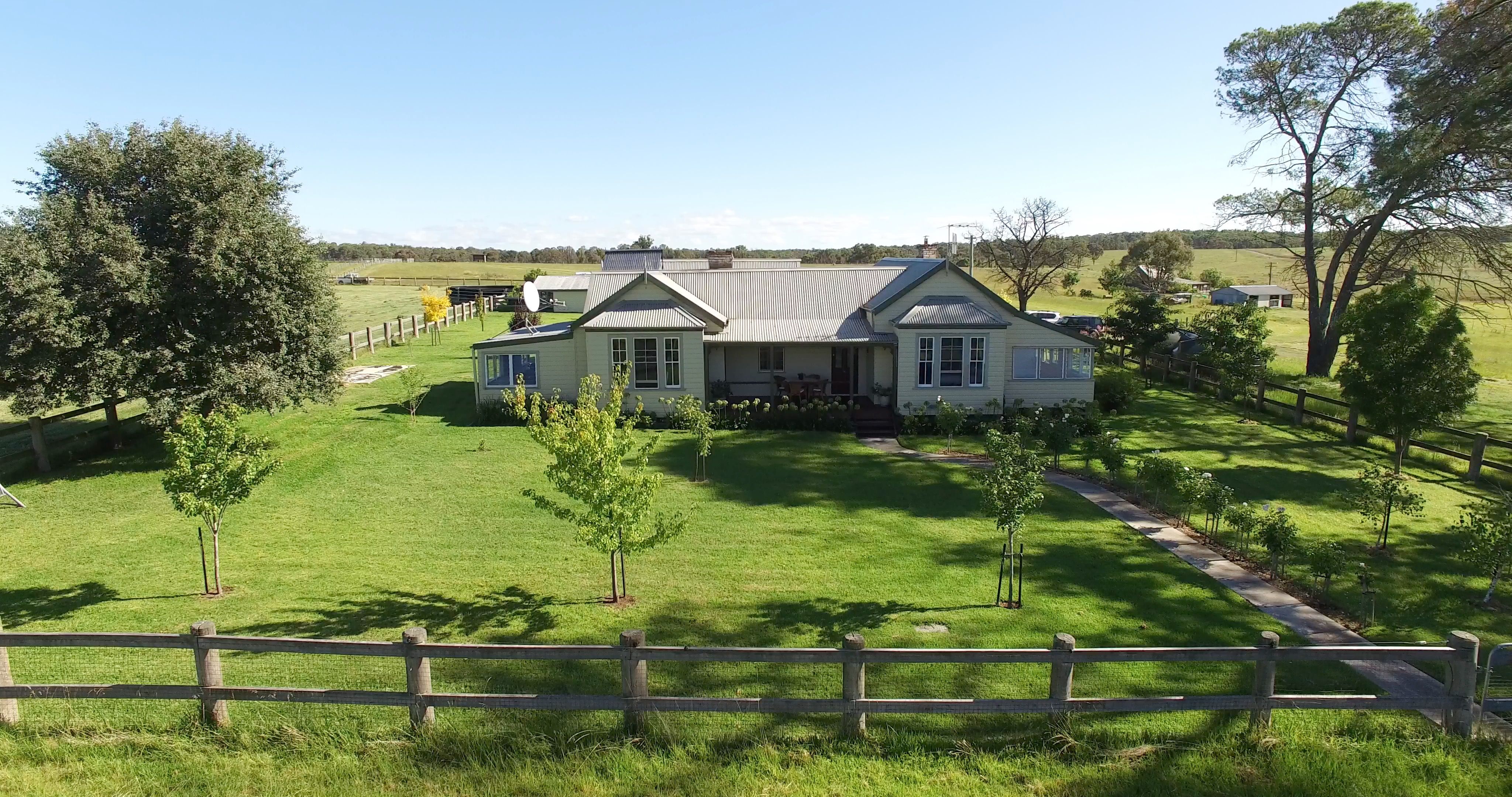 8 Metz Road, Armidale NSW 2350