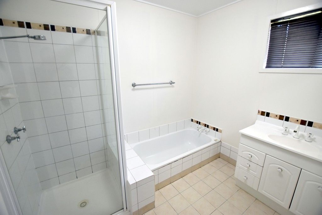 20 Hibiscus Avenue, Kin Kora, QLD 4680