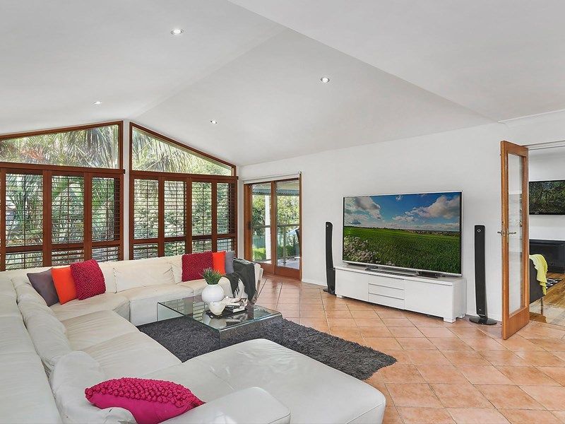 1 Lara Close, Illawong, NSW 2234
