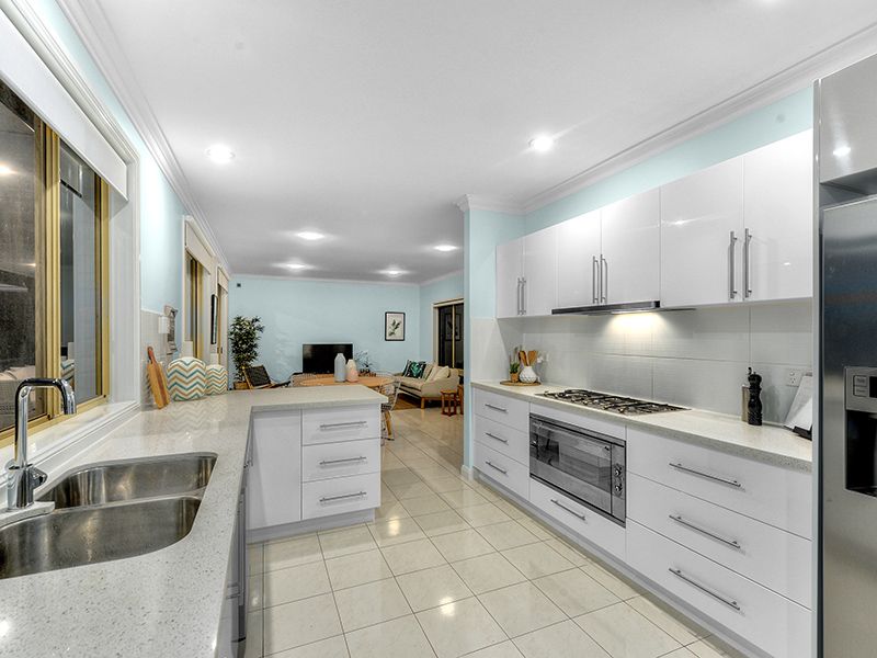 17 Almavale Street, Carindale, QLD 4152