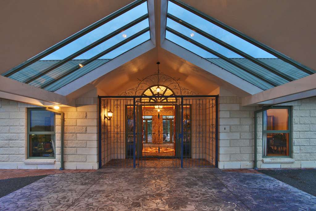 325 Mairaki Road photo 1