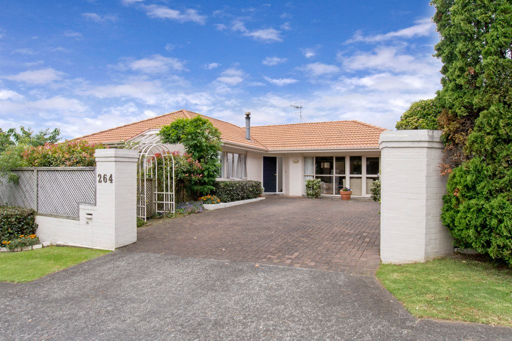 264 Cascades Road, Botany Downs, Manukau City