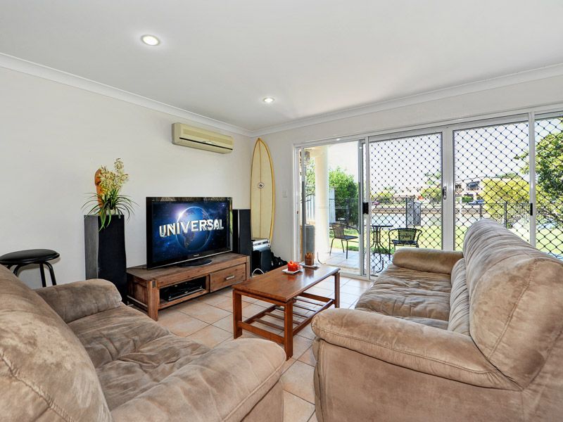 22 Vaggelas Crescent, Biggera Waters, QLD 4216