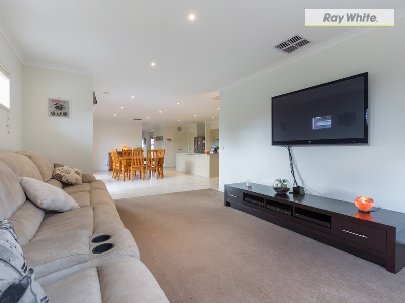 8 Hazeldene Way, Rosebud, VIC 3939