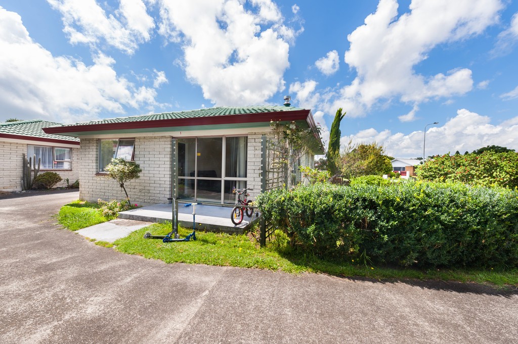 1/8 Tatua Place, Conifer Grove, Manukau City