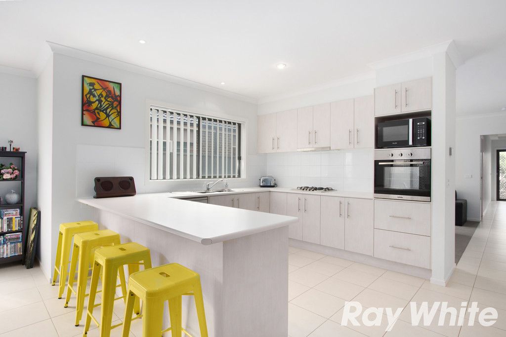 24 Joseph Banks Drive, Pakenham, VIC 3810