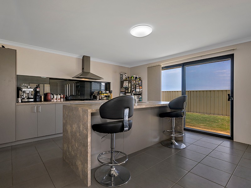 25 Viewpoint Mews, Drummond Cove, WA 6532