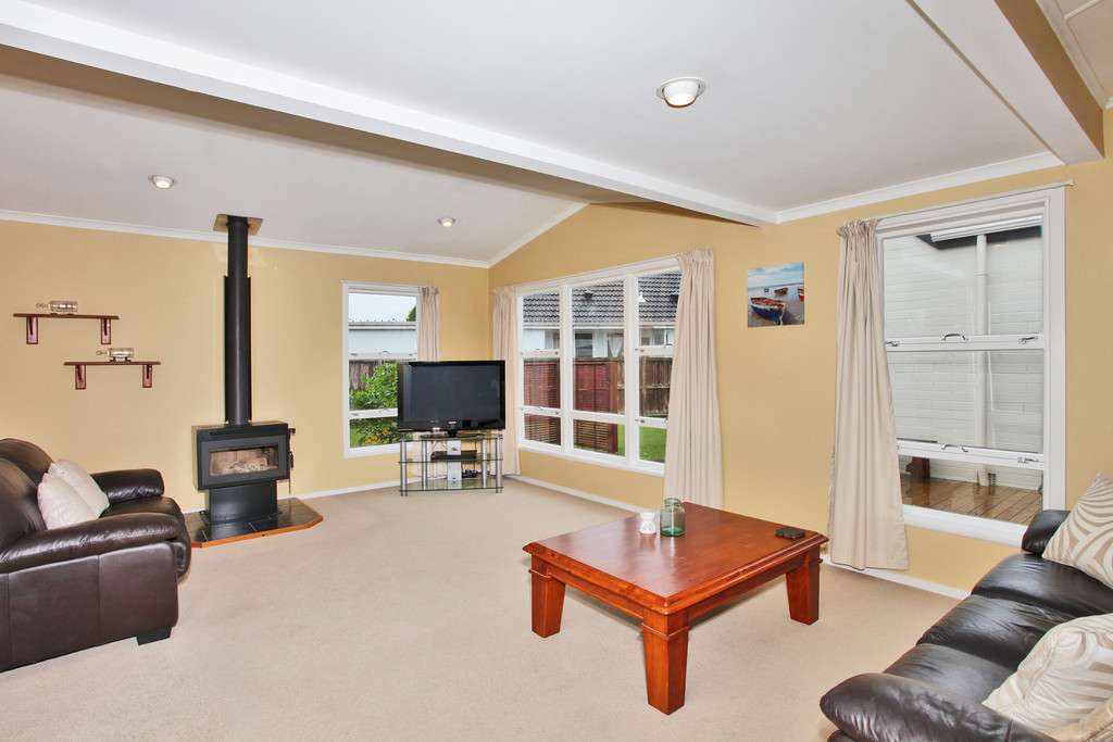 20 Charnwood Crescent photo 1