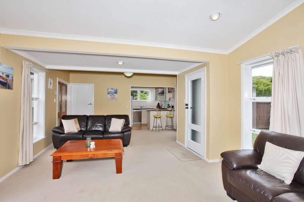 20 Charnwood Crescent photo 2