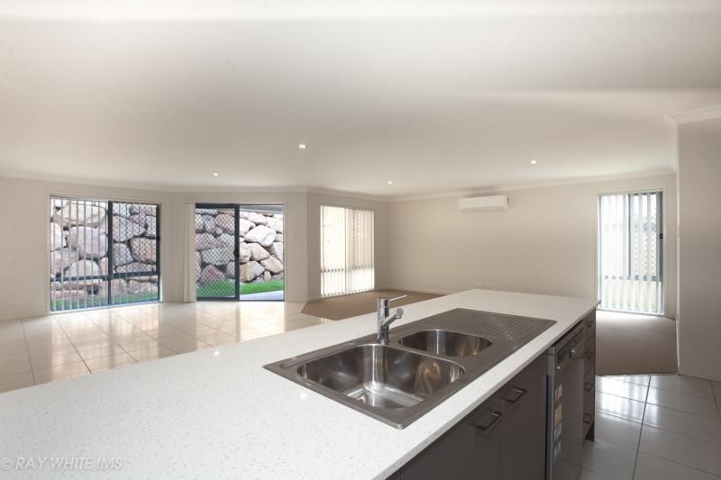 8 Hillsborough Place, Pimpama, QLD 4209