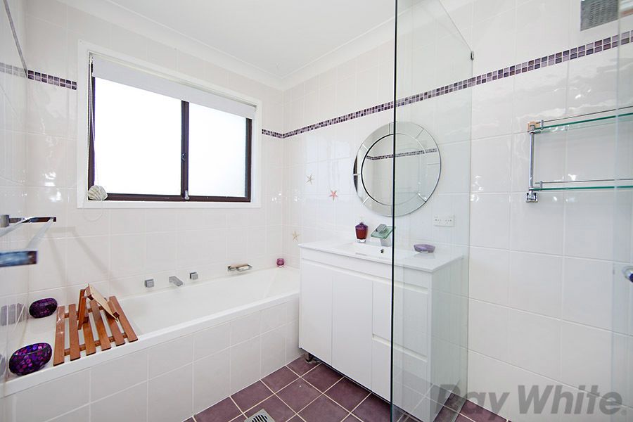 92 Elizabeth Bay Drive, Lake Munmorah, NSW 2259