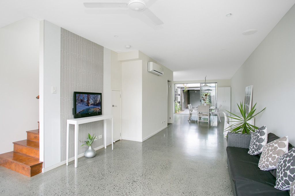 30 South Bay Drive, Varsity Lakes QLD 4227
