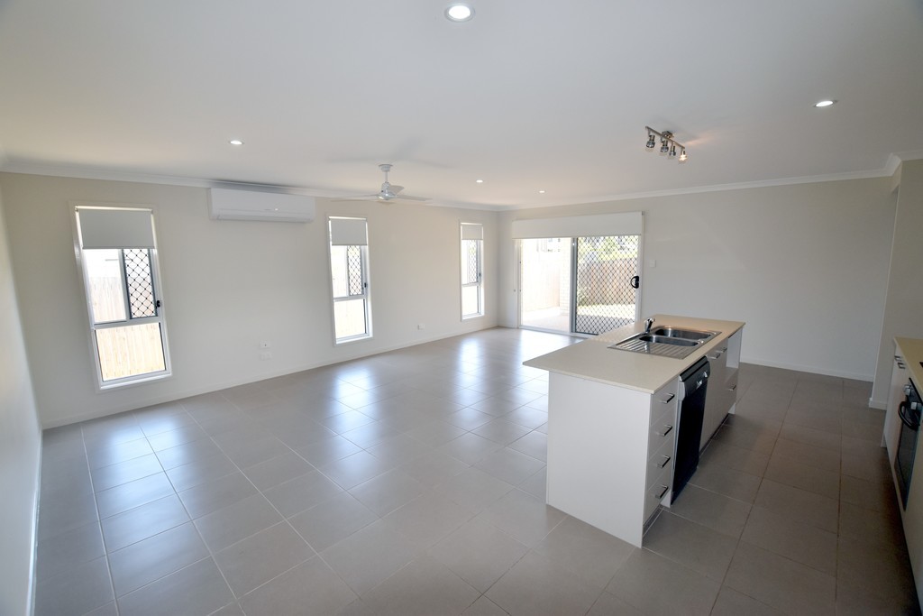 18 Powell Close, New Auckland, QLD 4680
