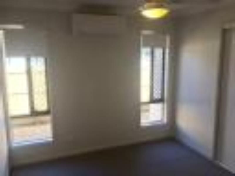 1/11 Essington Mews, Leichhardt, QLD 4305